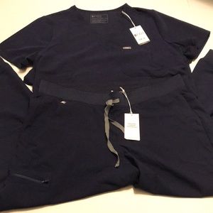 Figs Women's Navy Scrubs (2 Piece) Top & Pants Catarina Top / Zamora Joggers XL